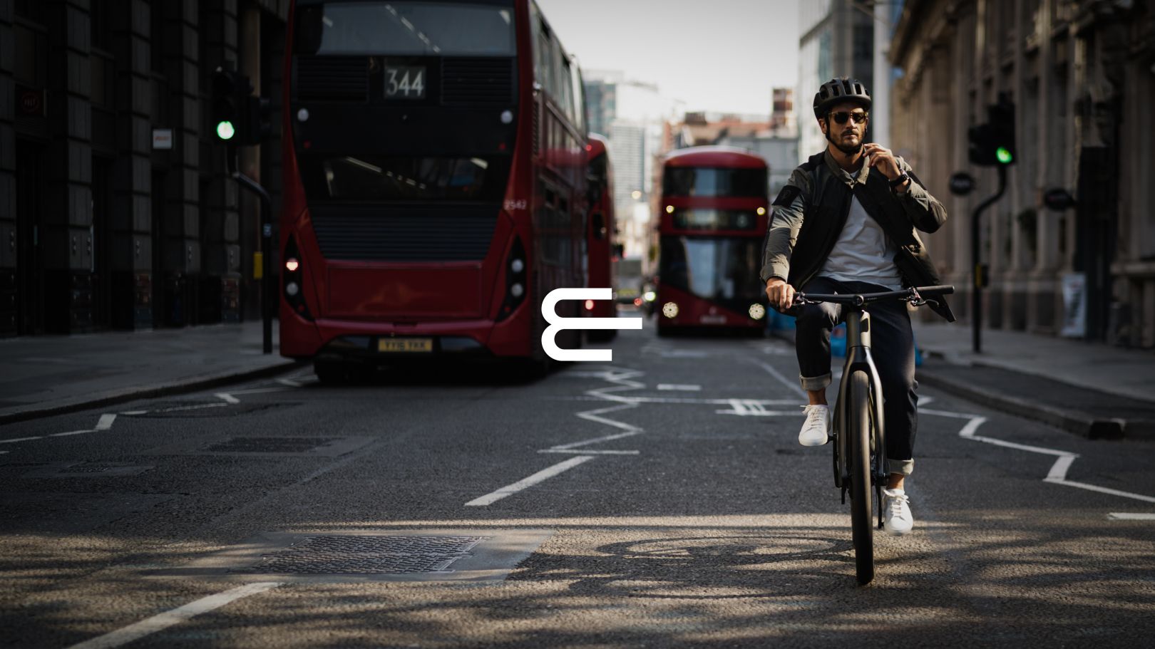 电动自行车Evari Bikes标志设计